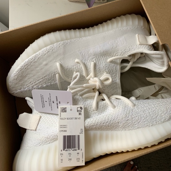 Yeezy Boost 350 V2 Triple White main image 4